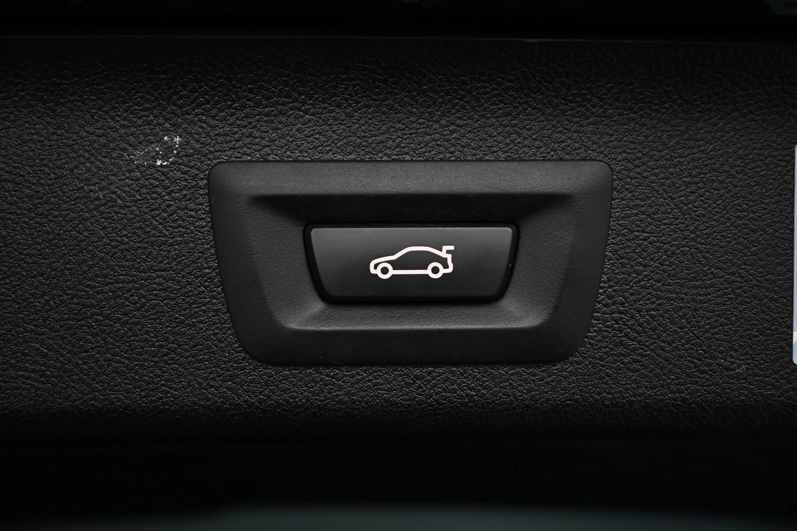 Car Image - 4D7ZVxXGTz6r8SPDL5Wg8