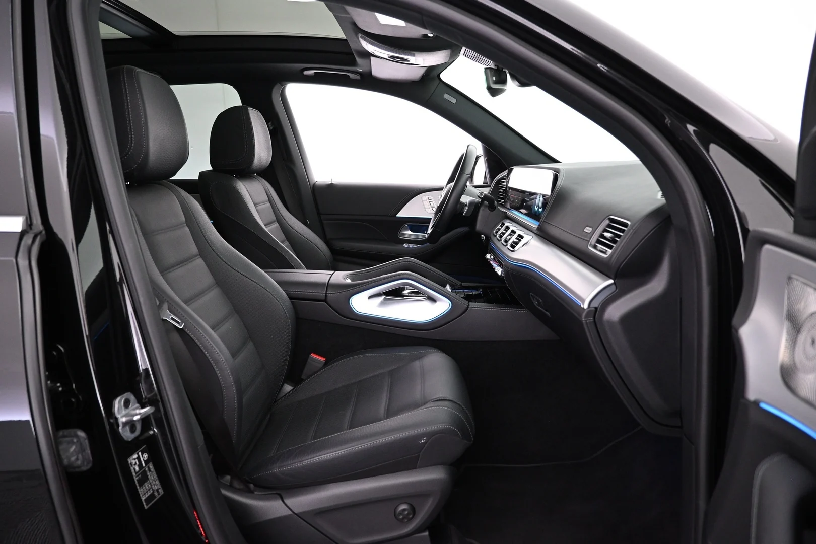 Car Image - 1WNJH7q4Ju8s3XseHfkkMC