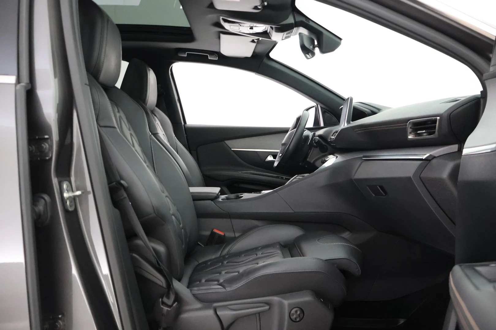 Car Image - YDtgpnruxIvo4Hb0Sj6V3