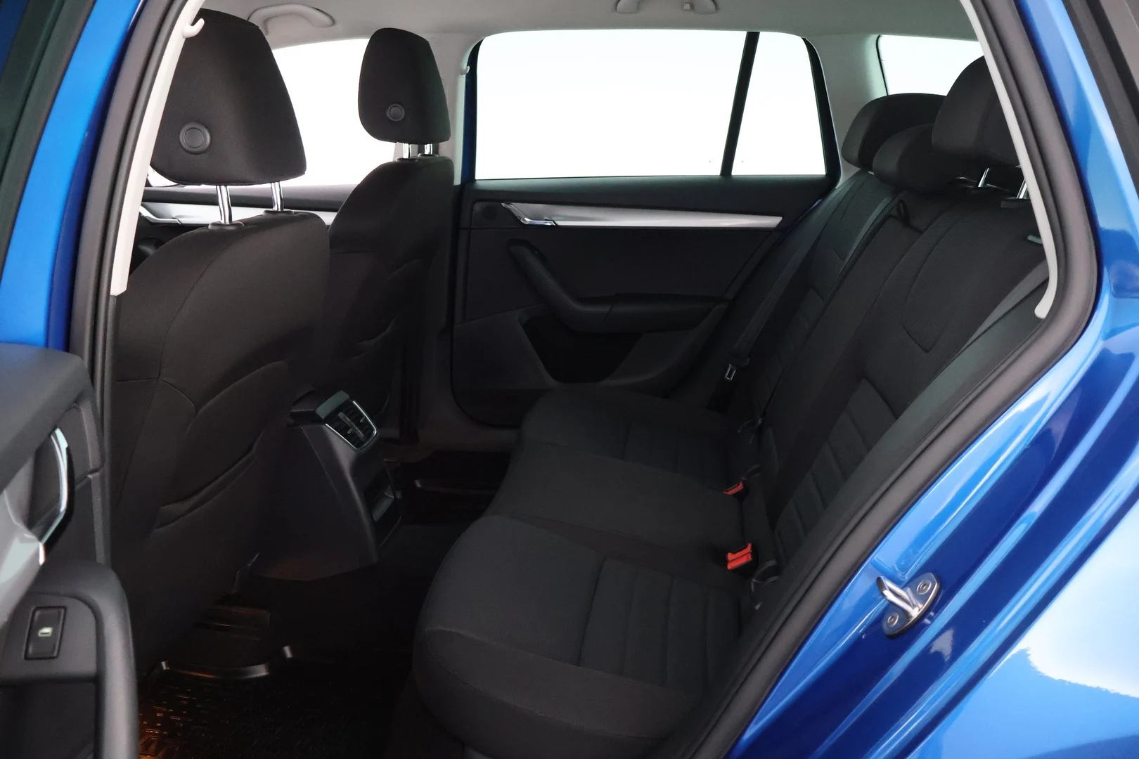 Car Image - 6Lm6AhTGhhcbybnQITl4iu