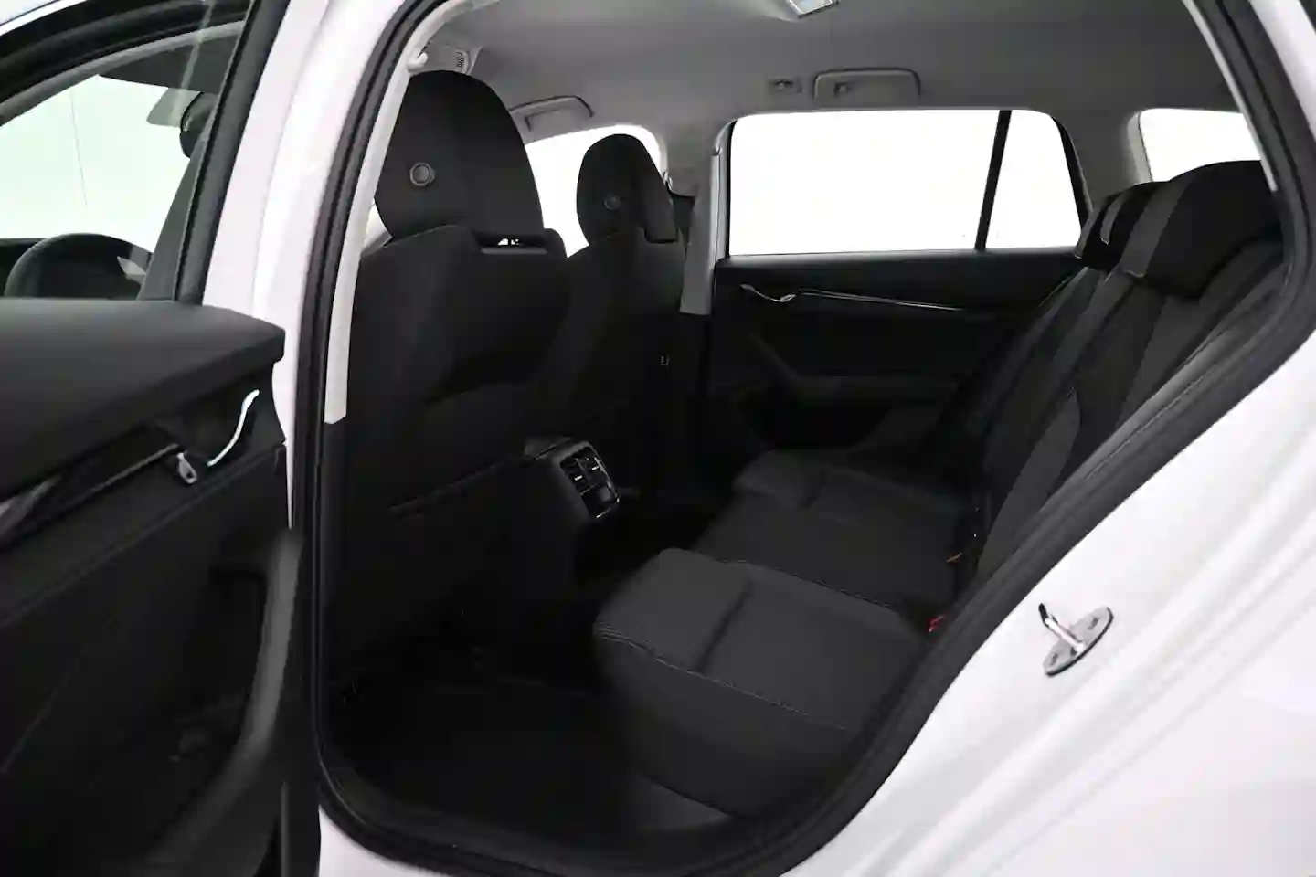 Car Image - ZvBF7LNEptzvqFN4ryolx