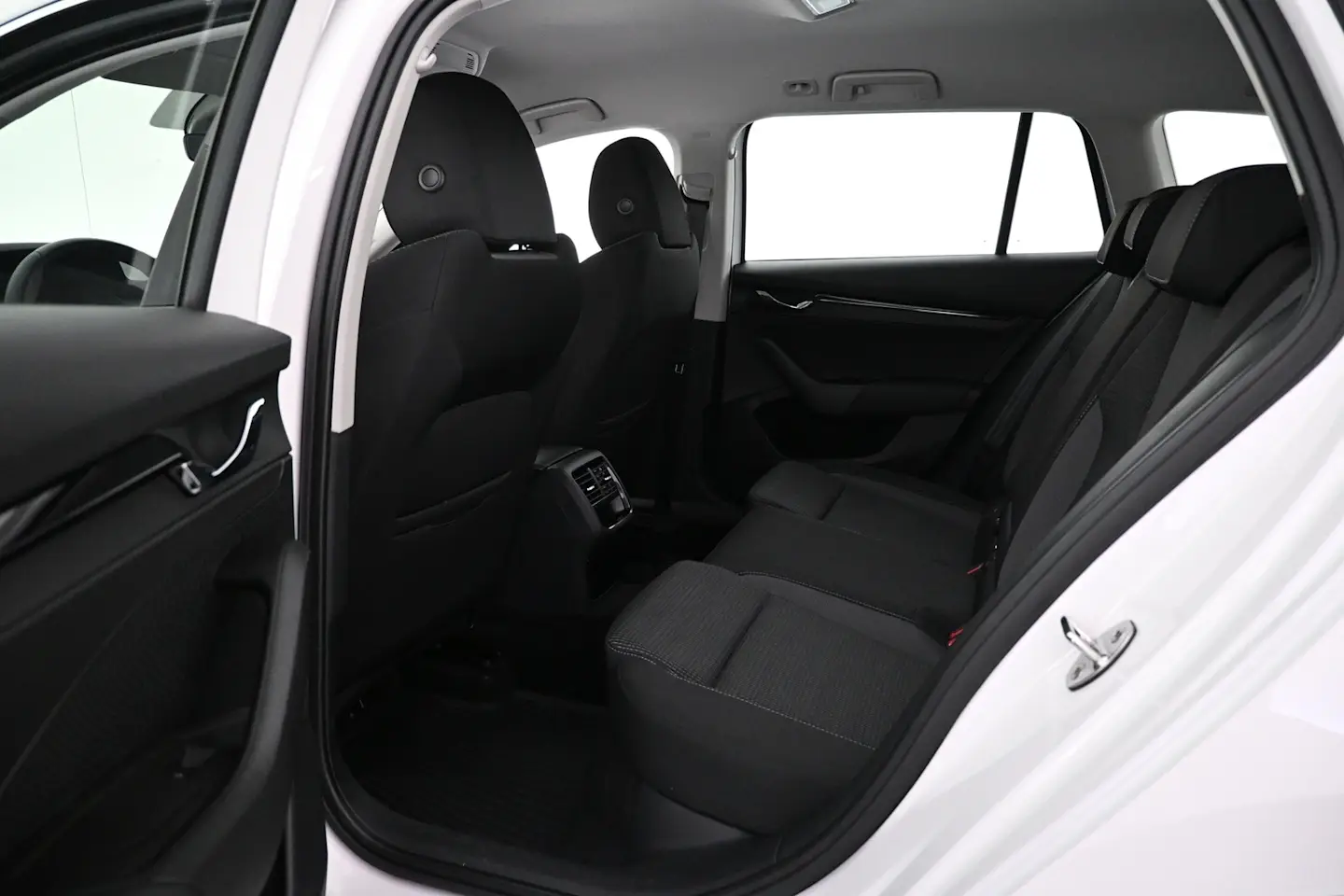 Car Image - ZvBF7LNEptzvqFN4ryolx
