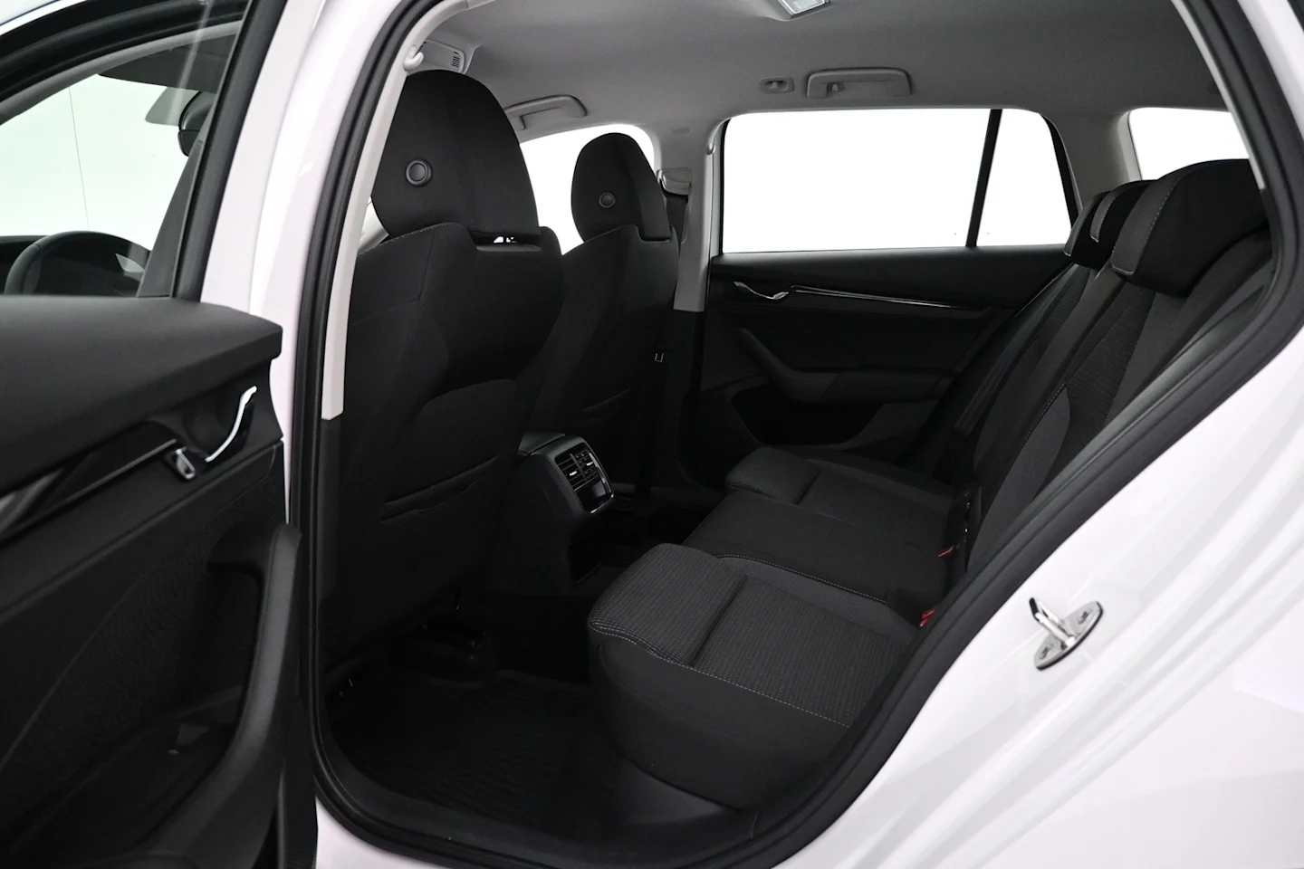 Car Image - ZvBF7LNEptzvqFN4ryolx