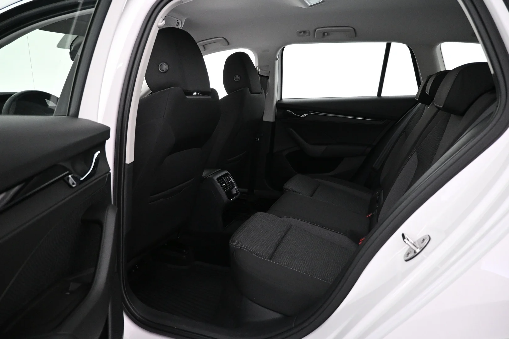 Car Image - ZvBF7LNEptzvqFN4ryolx