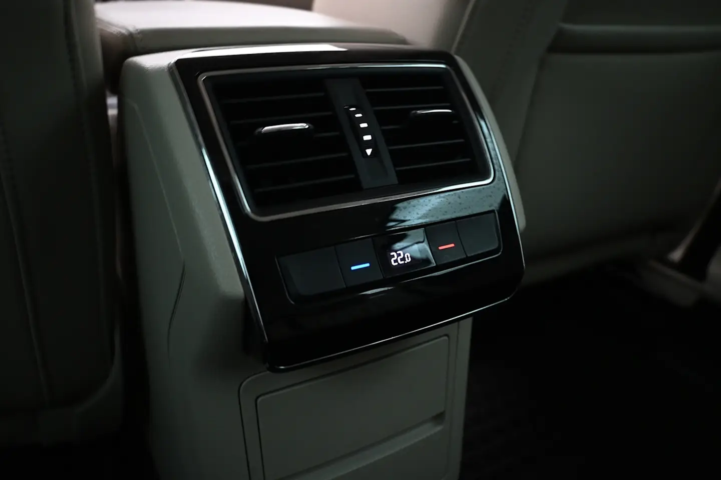Car Image - 2sfBEFXzBDiBLKB4q5M40j