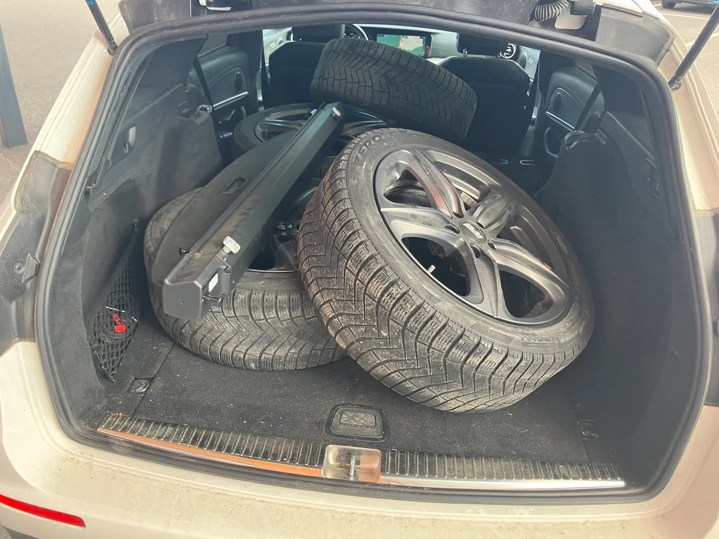 Car Image - 2BnhvIrReUgFO29p92IZ42