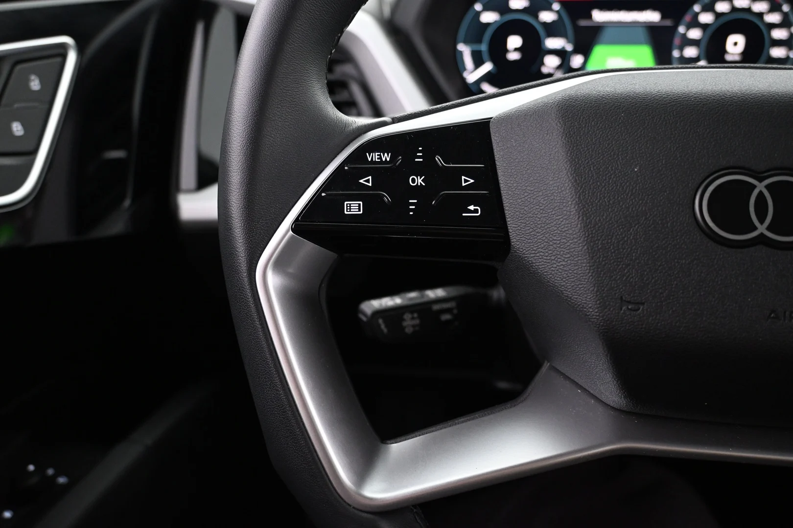 Car Image - 4OVA3b9fq4uSfxIyA1QkrK