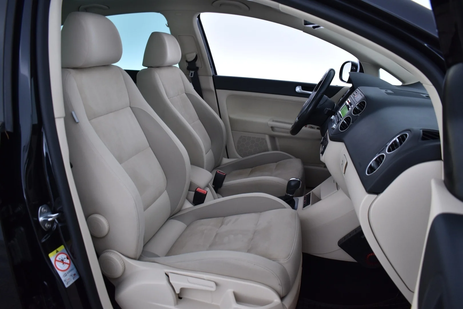 Car Image - FsaWI5S3rNFtQvifuEUCY