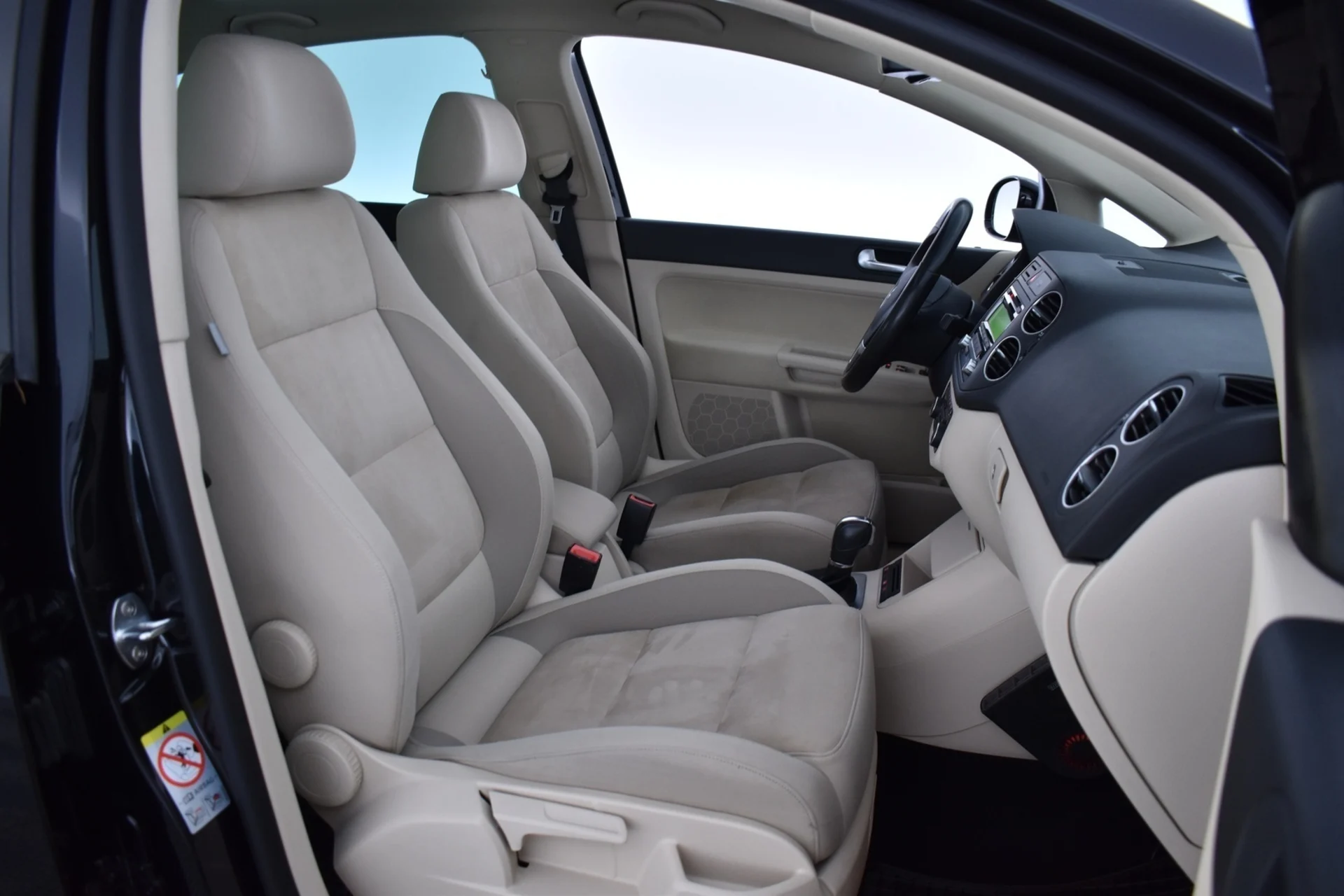 Car Image - FsaWI5S3rNFtQvifuEUCY