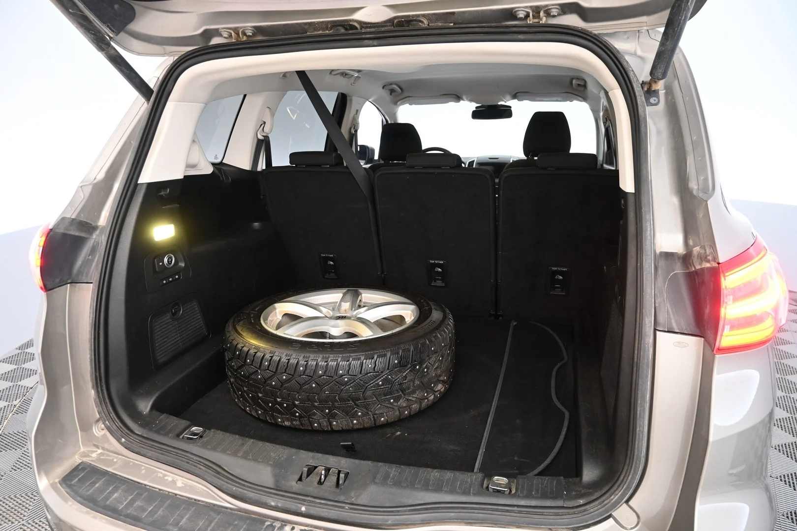 Car Image - 1IKjNVfw0PP9XxlbvpgKIF