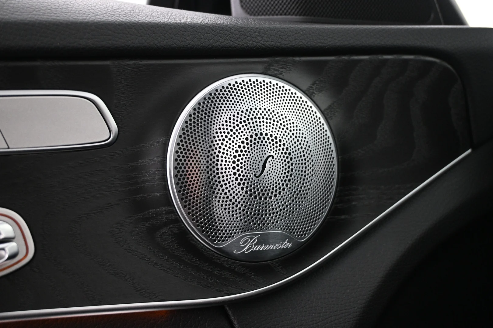 Car Image - 6xWnvwLnr8pyOyTXF0jr0C