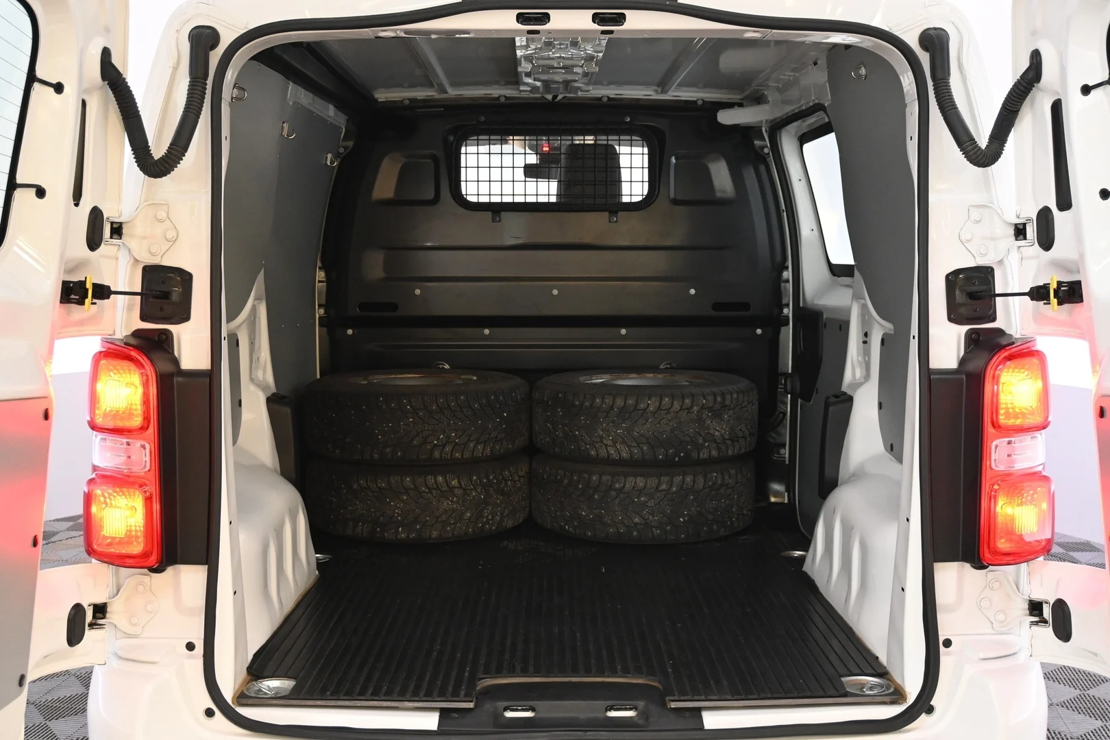 Car Image - 6OJpTKDaUrupm5xscSjuBv