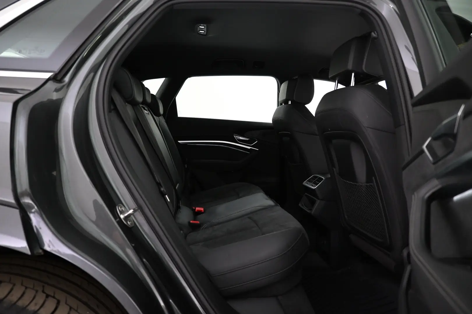Car Image - 1FZeuwGLHClOuGovfRAln8