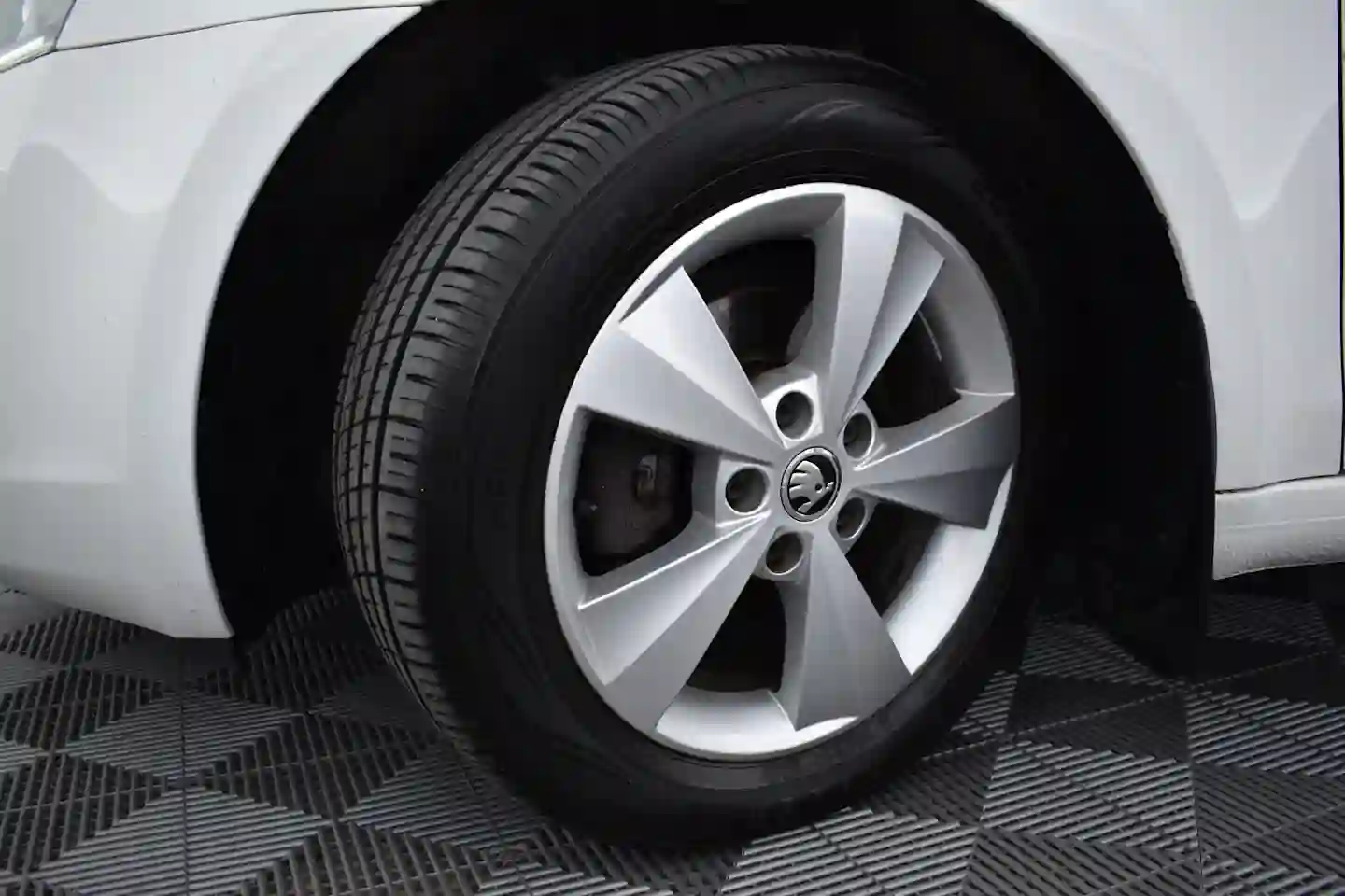 Car Image - 4bSYFC2lZryTqzlsXDJOZC