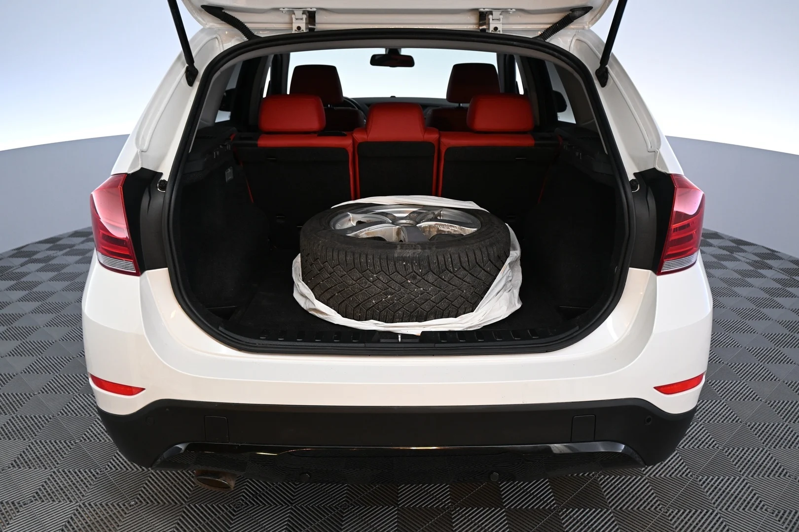 Car Image - xQtD4Z5BuJfAoDk54j3oY