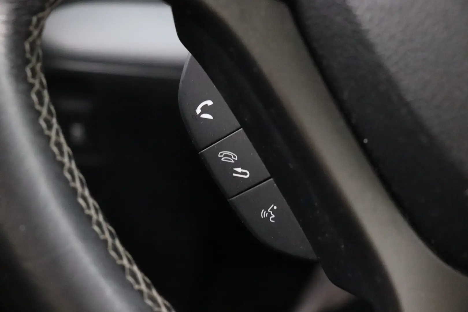 Car Image - 6Q7inZkICJj4pEdM0WeNG