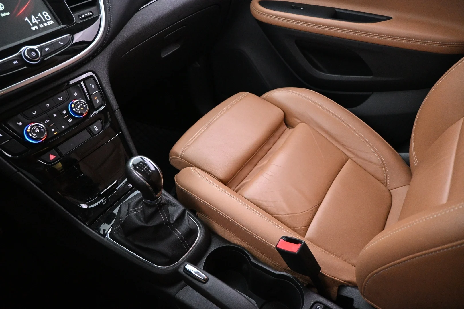 Car Image - 3AYLctfjcNFymsUSw7eM11