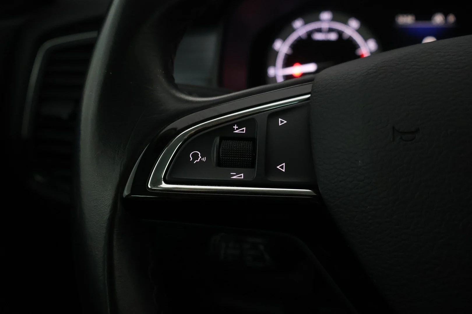 Car Image - 6RBc7ZNRr47uSJA3DQgT5X