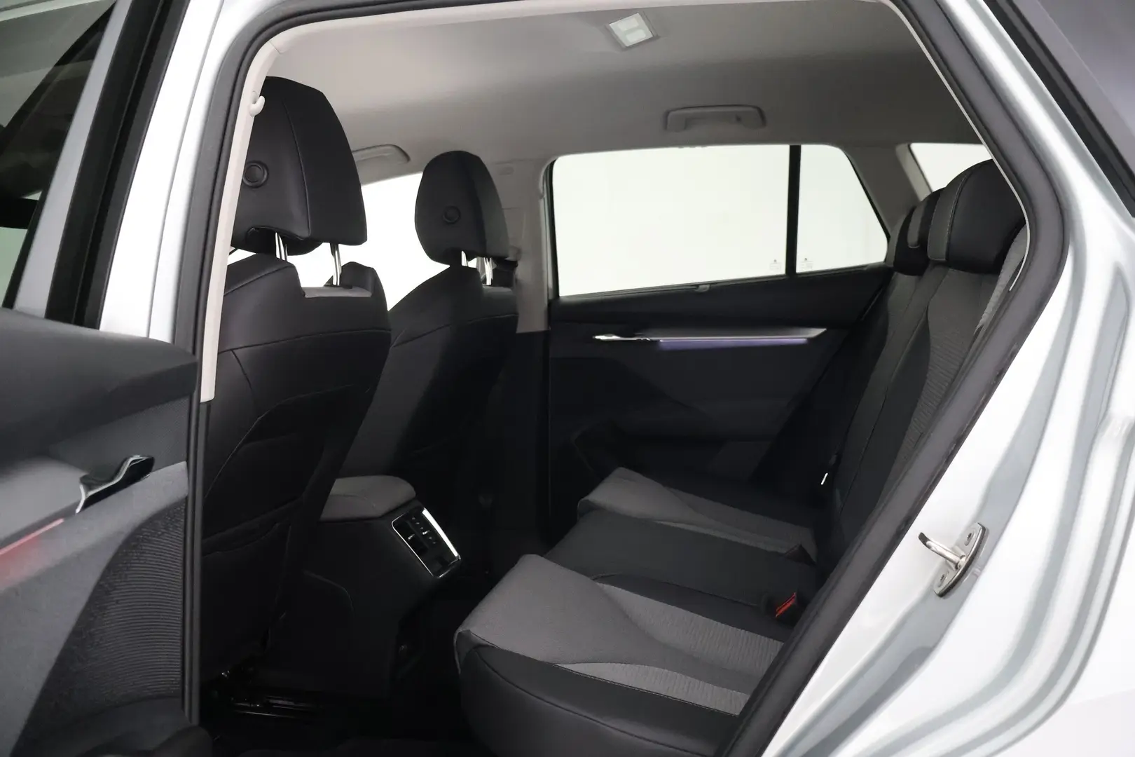 Car Image - 2eEBSOUNGUcetyOlTbDY77