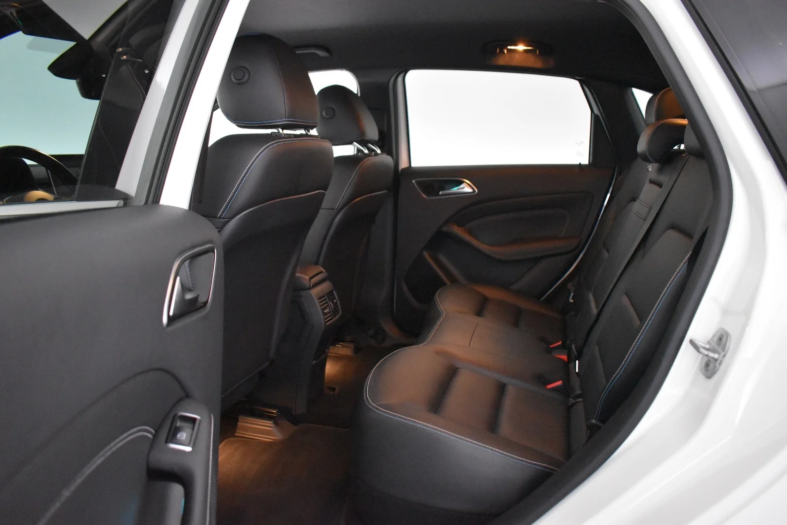 Car Image - BgVg1fZZVvSZD8fuavy1p
