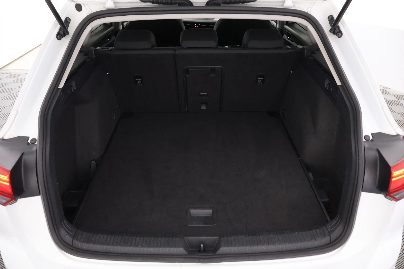 Car Image - PG9LJc3EHU4LJ5c9iq3GB