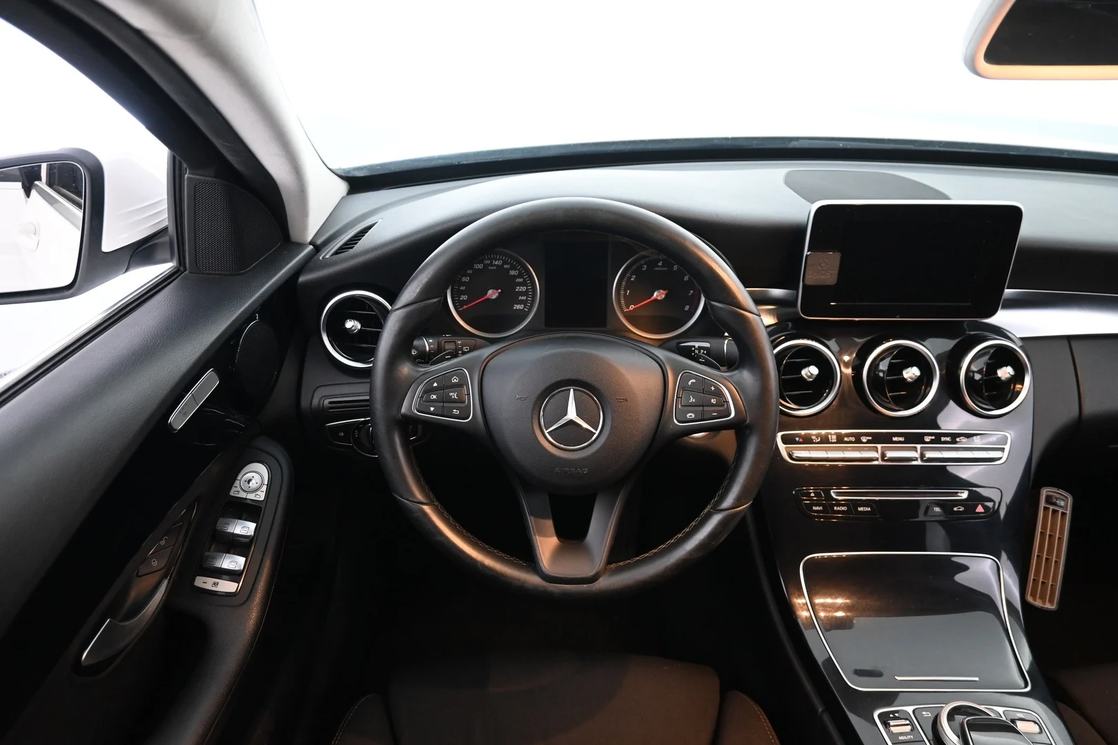 Car Image - 7EIWZH8T4AIq00V1zwe6Tp