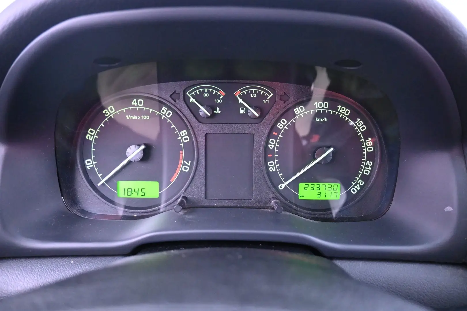 Car Image - 2L0oXsK3APjarkPiTFpnpW