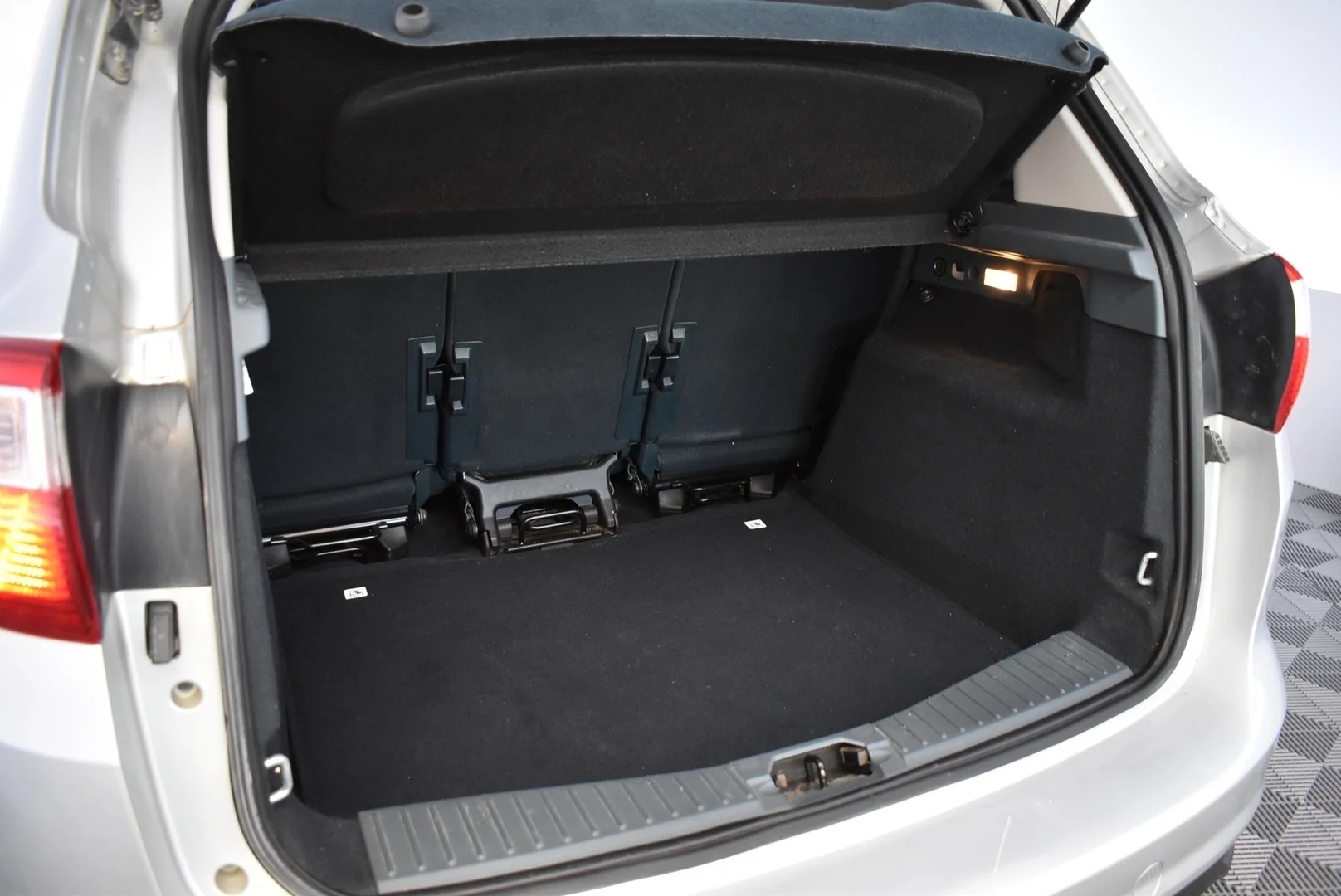 Car Image - 1dzH92NUac8LRl78biasoh
