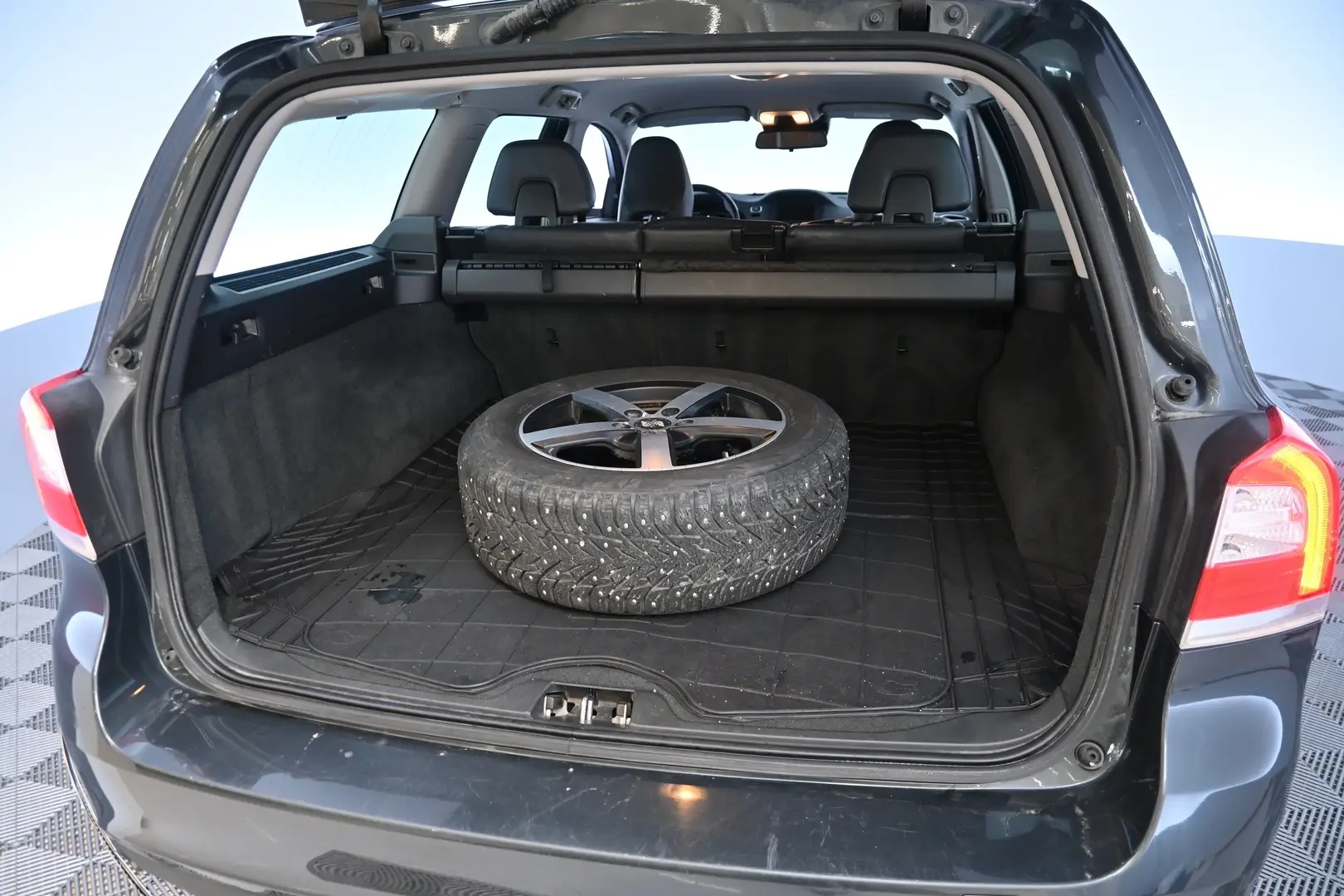Car Image - 2lHI4omqru2UdJCivRdMUN
