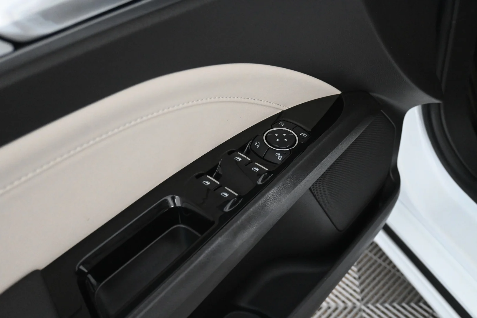 Car Image - bT3wZ27TtceL7gD34Y1rc
