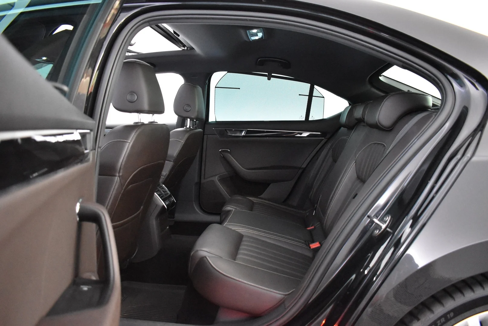 Car Image - 13w25zp9MWms980aX5wsN7