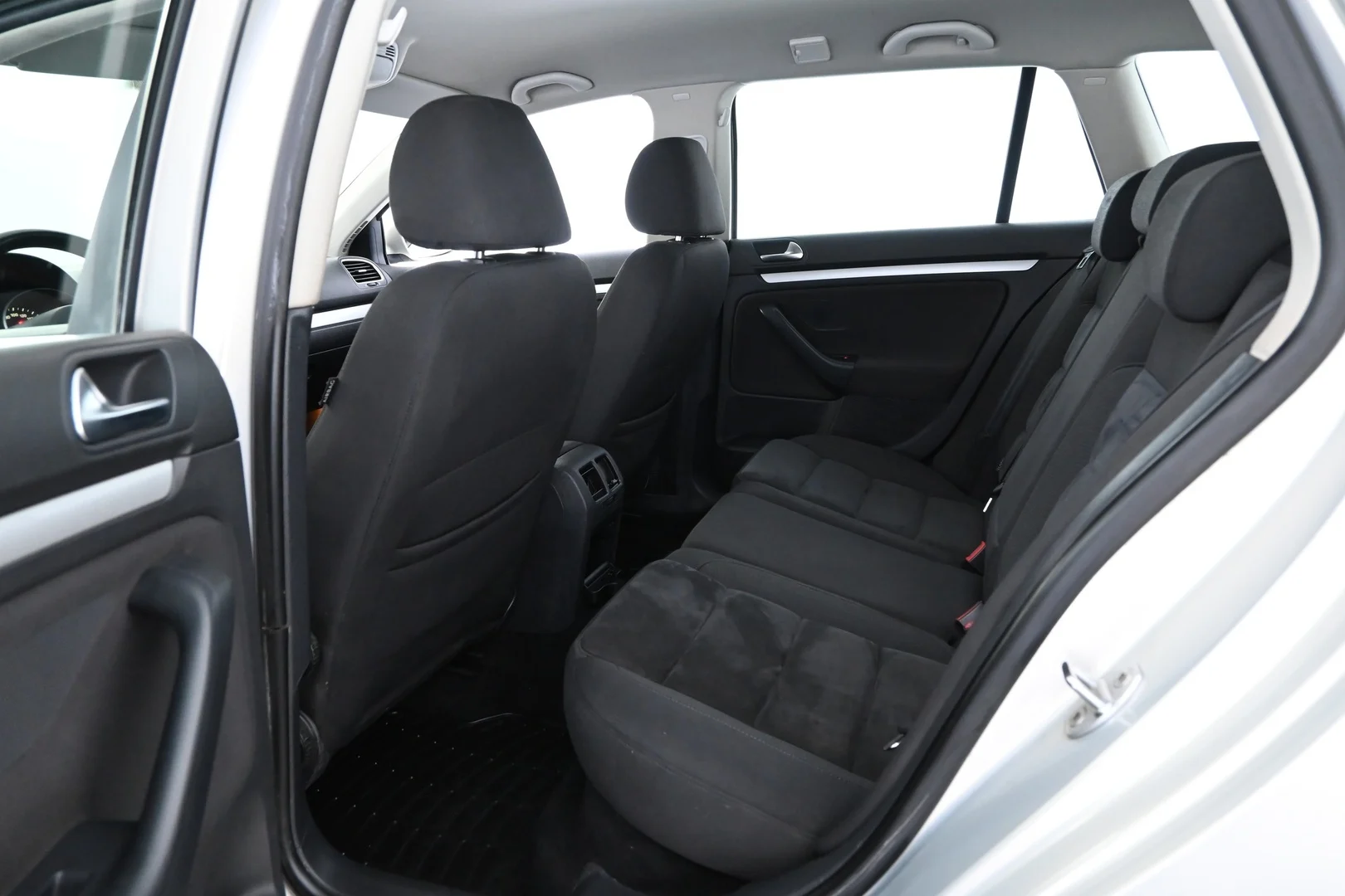 Car Image - 69ooroFoxleRgeXpqWQstv