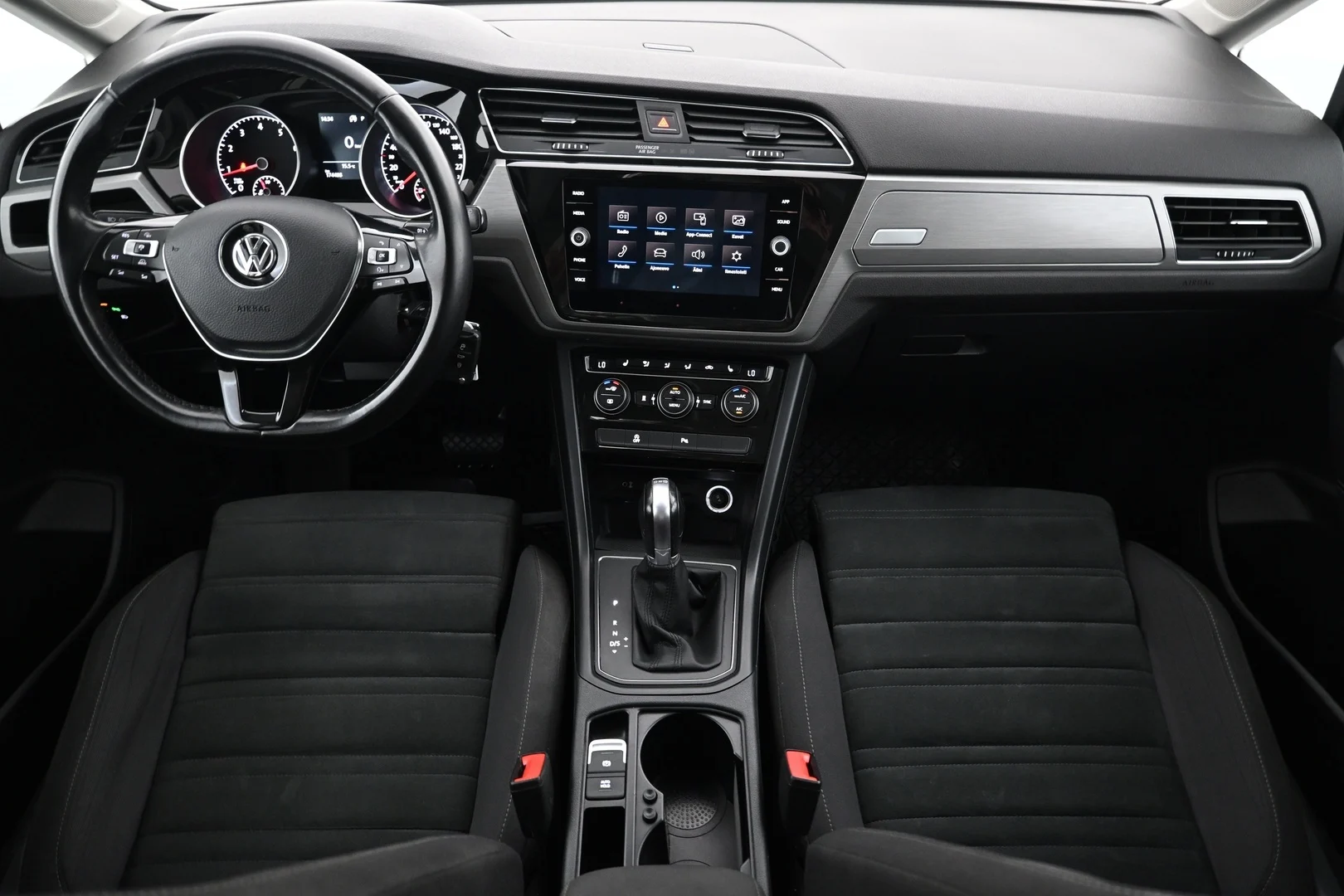 Car Image - F5poQUSEswpSnPRXb5A0i