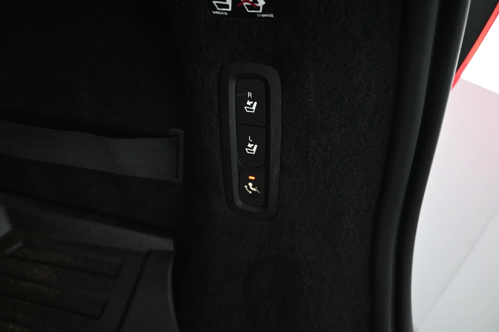 Car Image - aCcdcAkfromRvNpQ3EJvK