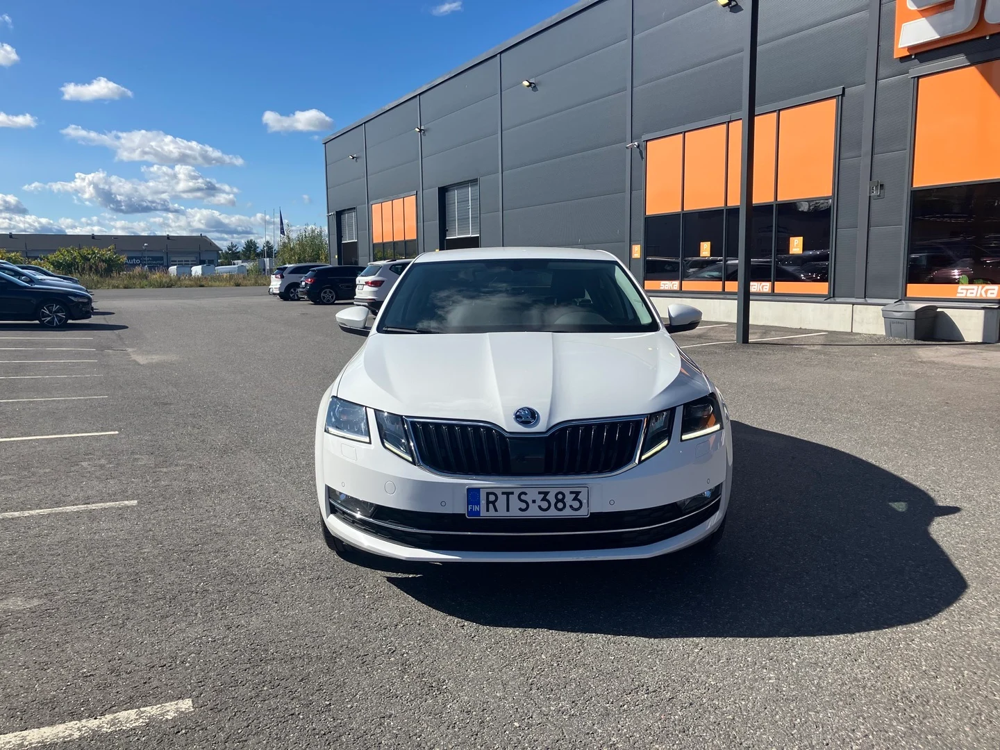 Car Image - 6Wi0IzmUYYn4NZwi6ZUrgv
