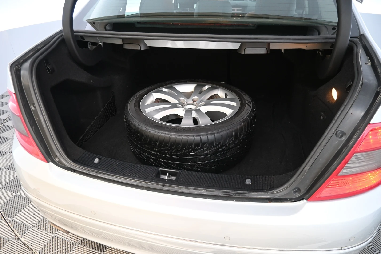 Car Image - 6kXvAWTc80ylmBXB3YvLMF