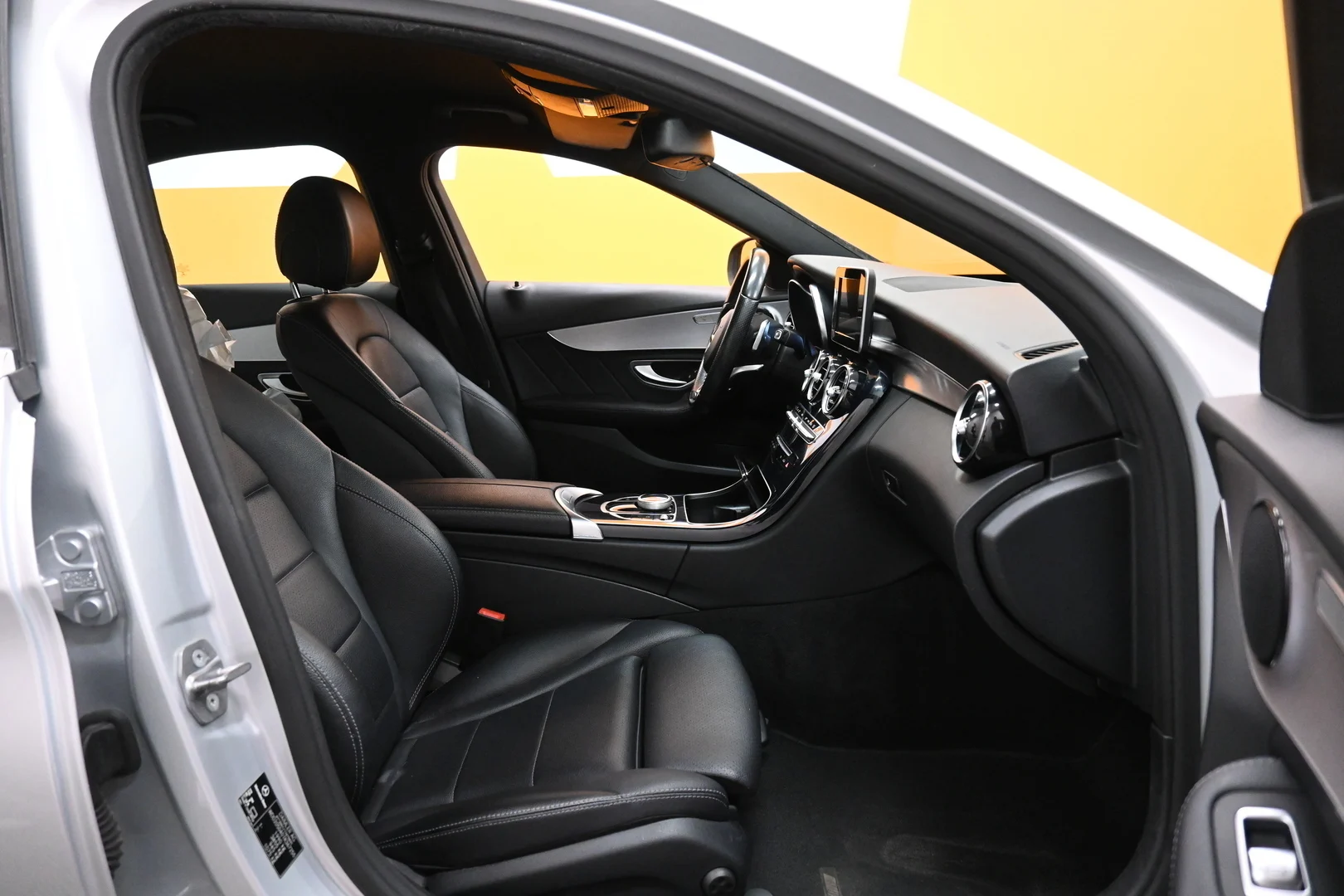 Car Image - 6oa2PnSgcKn8XiIgQU6WJO
