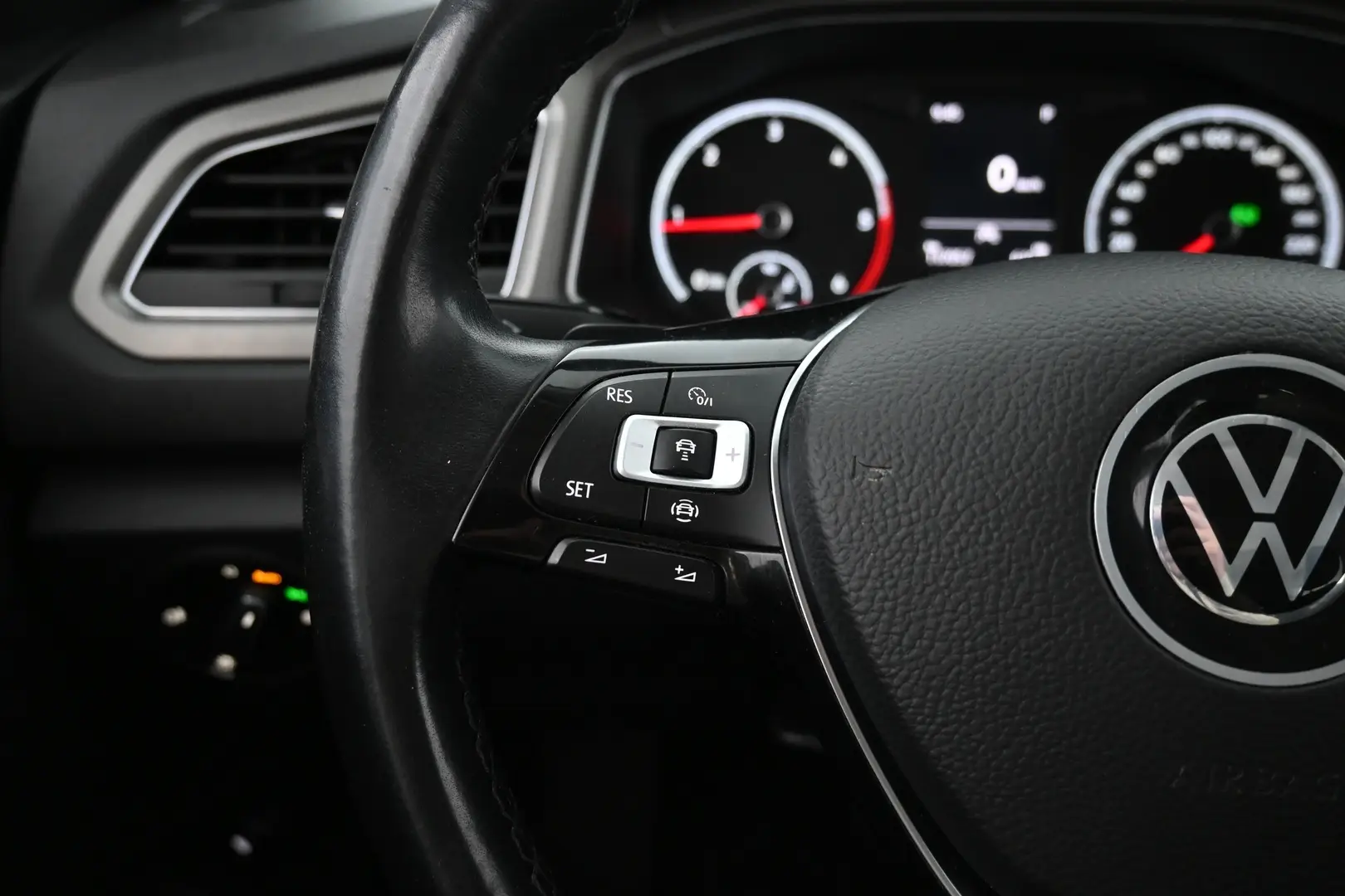 Car Image - pt1HDO1JH8iSDLHhVaG5n