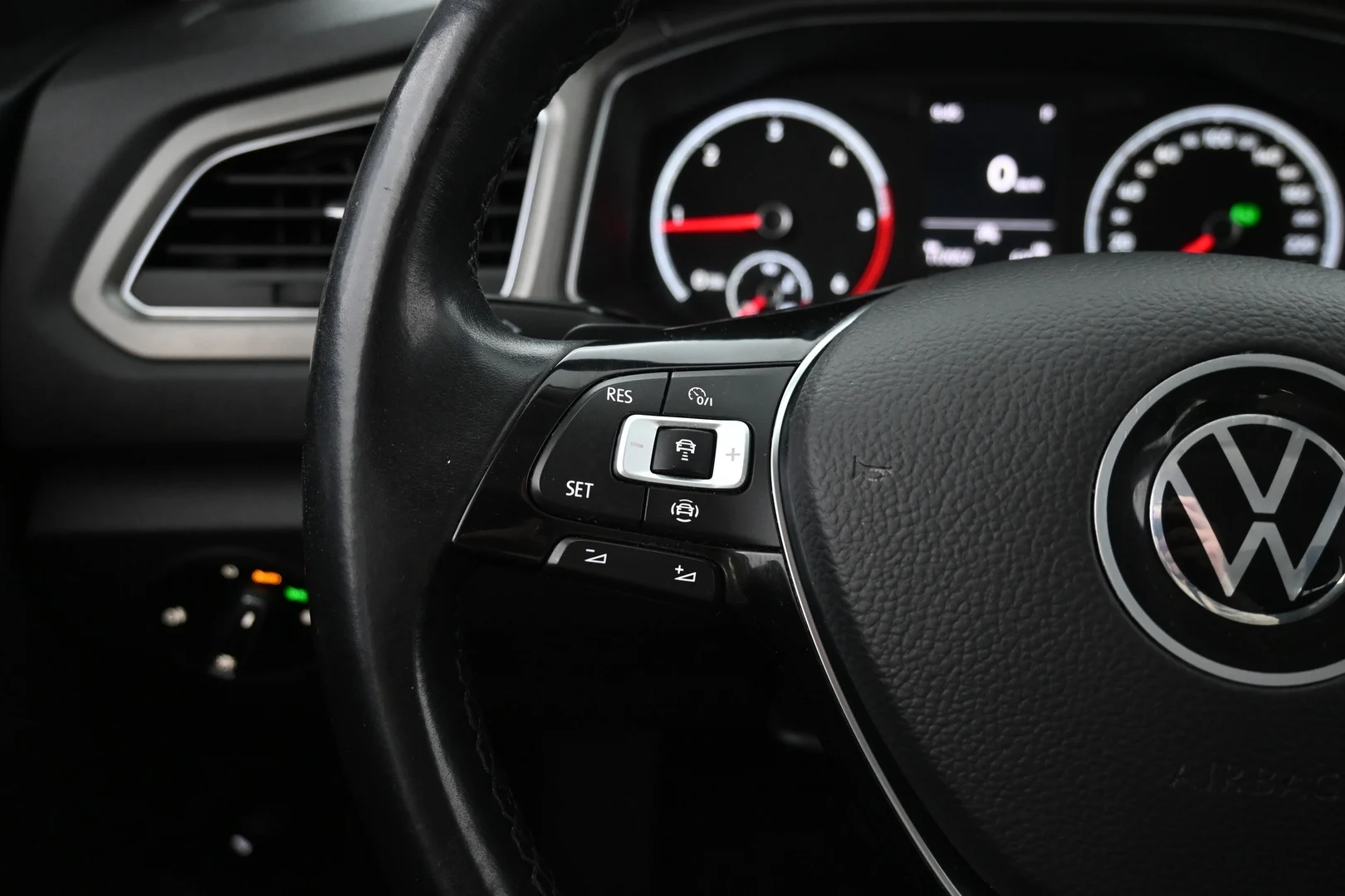Car Image - pt1HDO1JH8iSDLHhVaG5n
