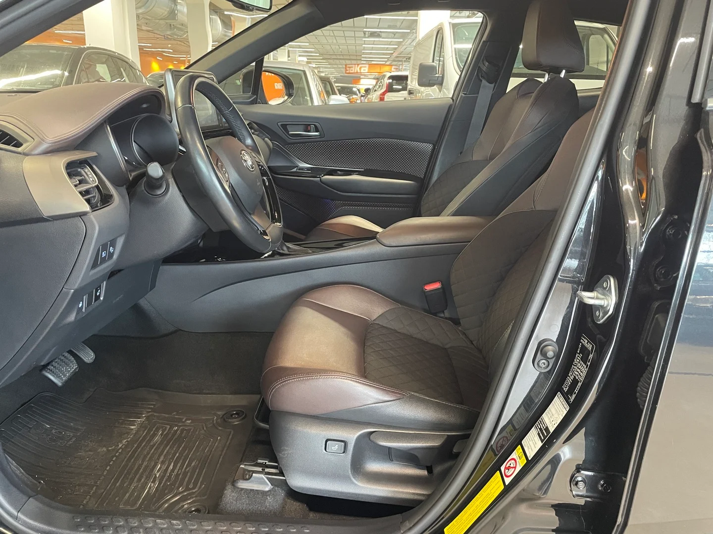 Car Image - 1t2OJg6t1ReeWLSHThB3Vx