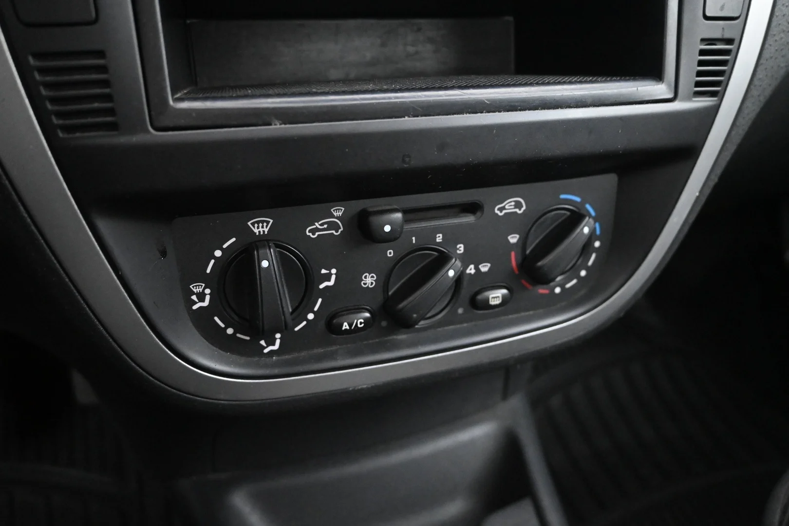 Car Image - 2ik8efcPr0xwsuUyvOhsnS