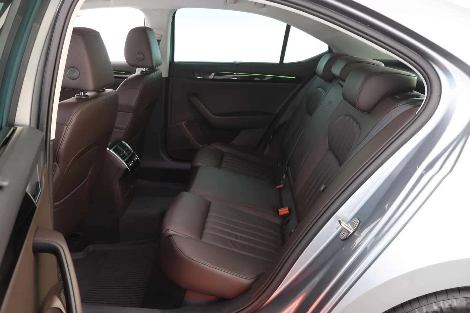 Car Image - 7i1J7vyGF02N9qBxZwgzNO