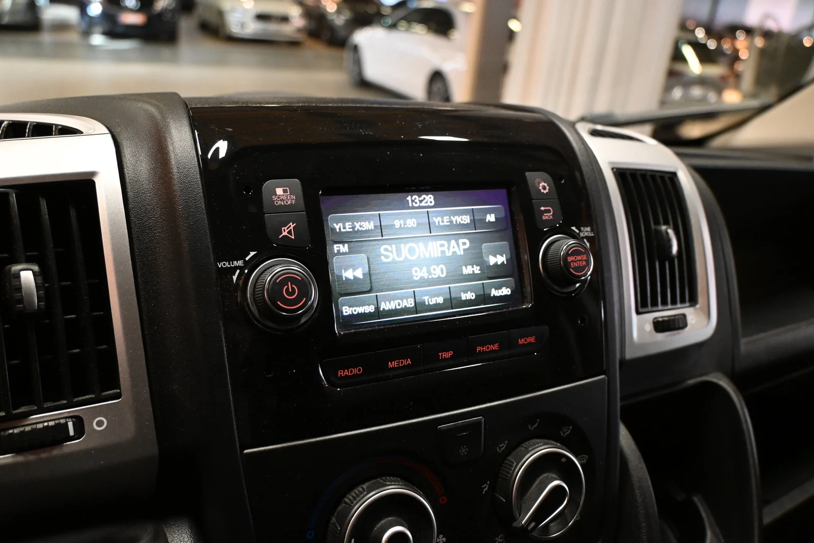 Car Image - 7qQiKkIRFnwyLyZlROBkI4