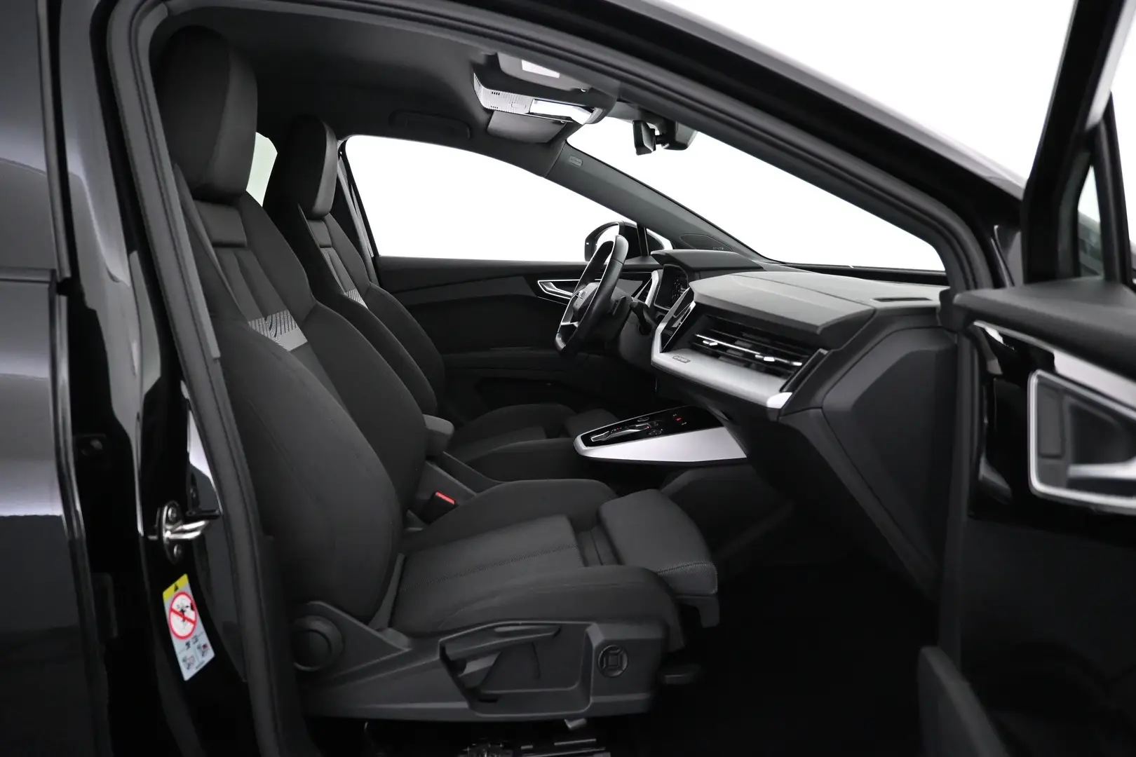 Car Image - 4v81kHMqxU1VzlkBV3450x