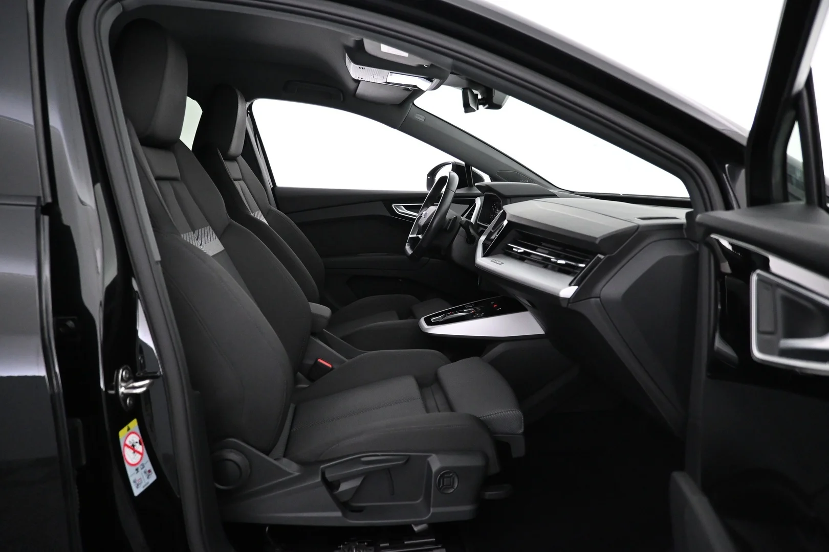 Car Image - 4v81kHMqxU1VzlkBV3450x