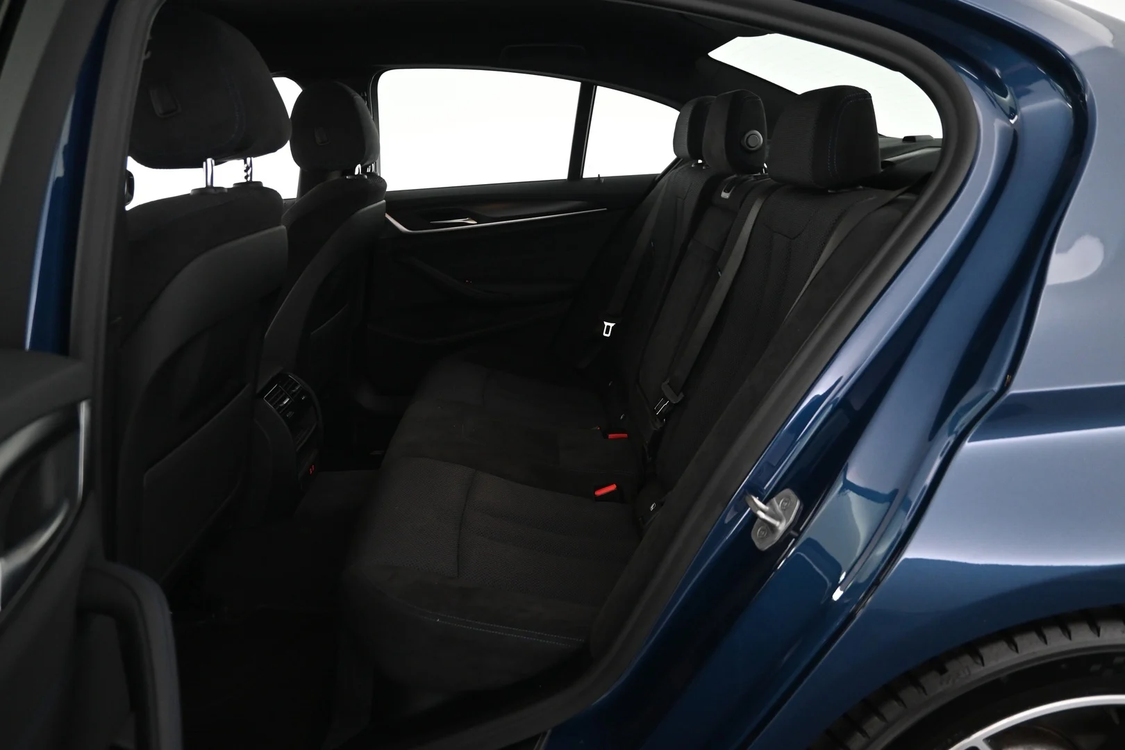 Car Image - 2lkdu8MW6vOb8nZNLibWrG