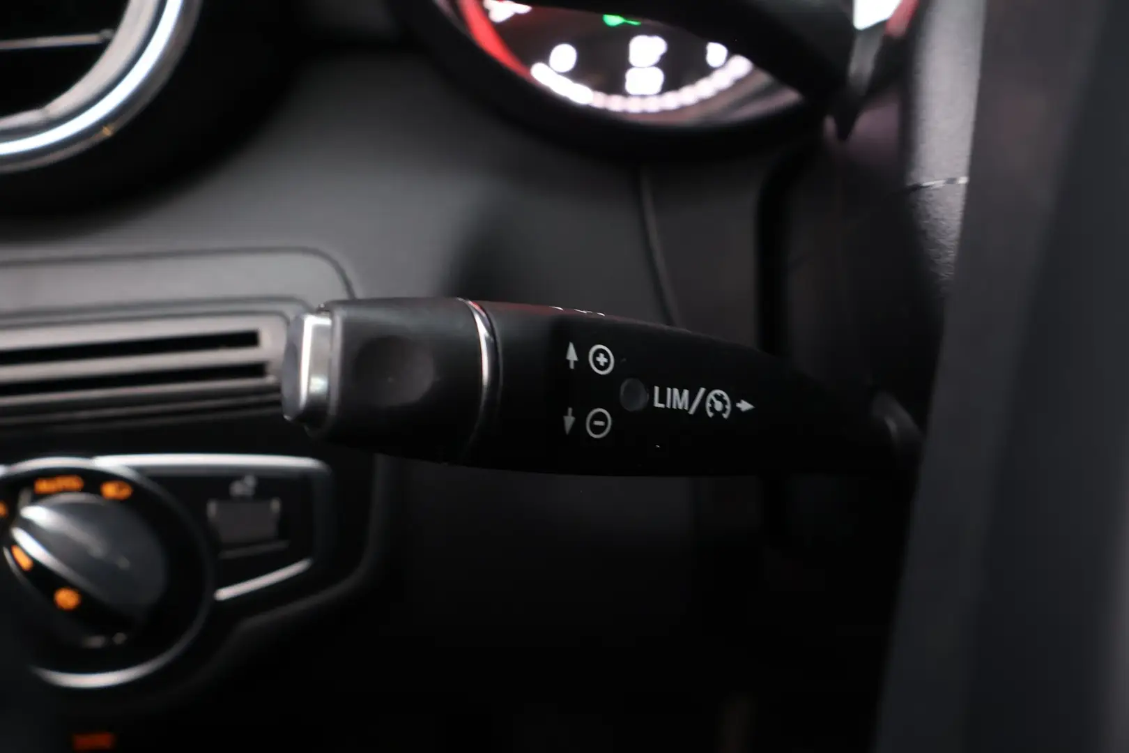 Car Image - 5VS7fayk0LD7kBu2bdYdv8