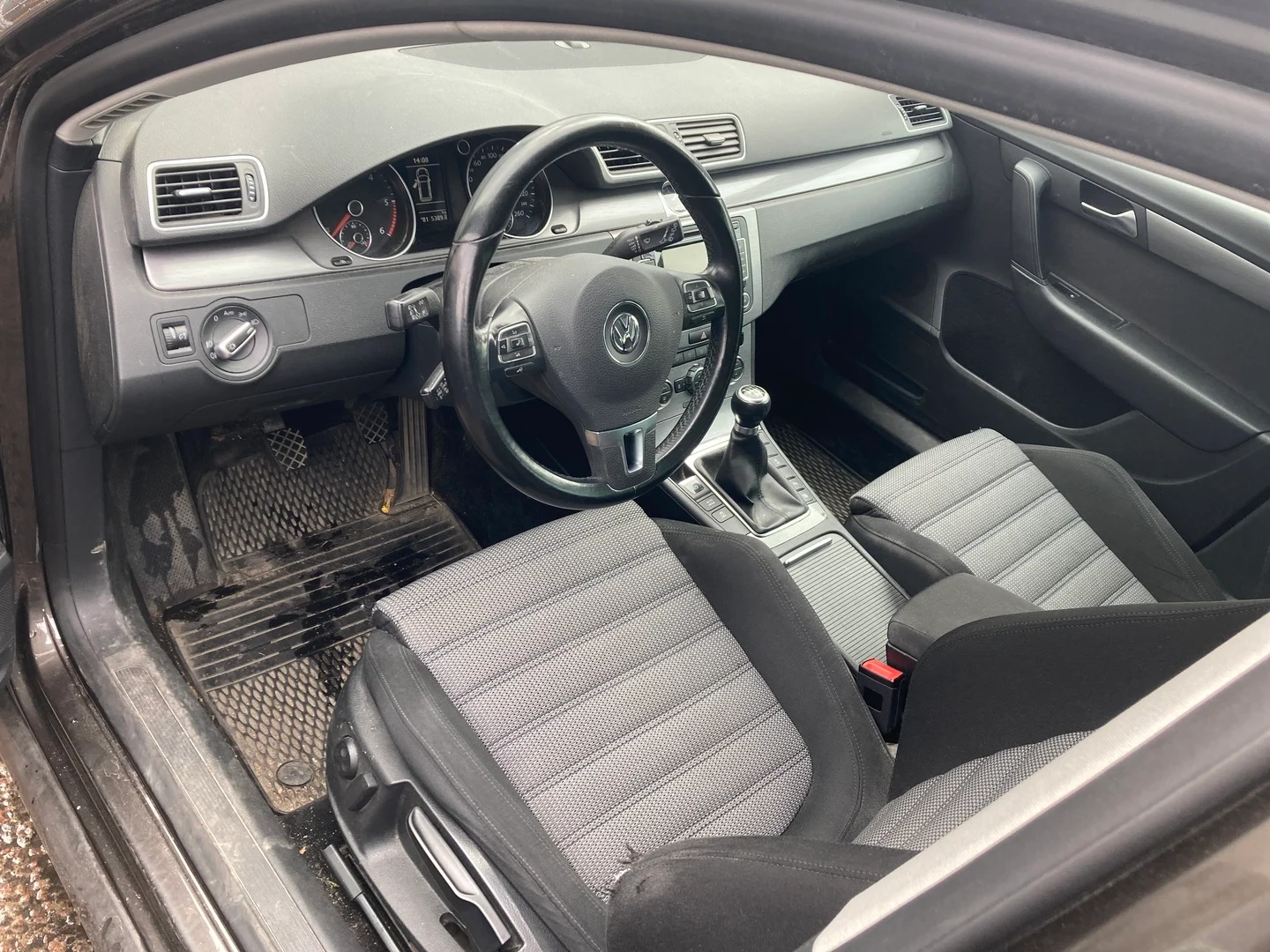 Car Image - 2Nn6Iu4PVUOXftUpdvL6DN