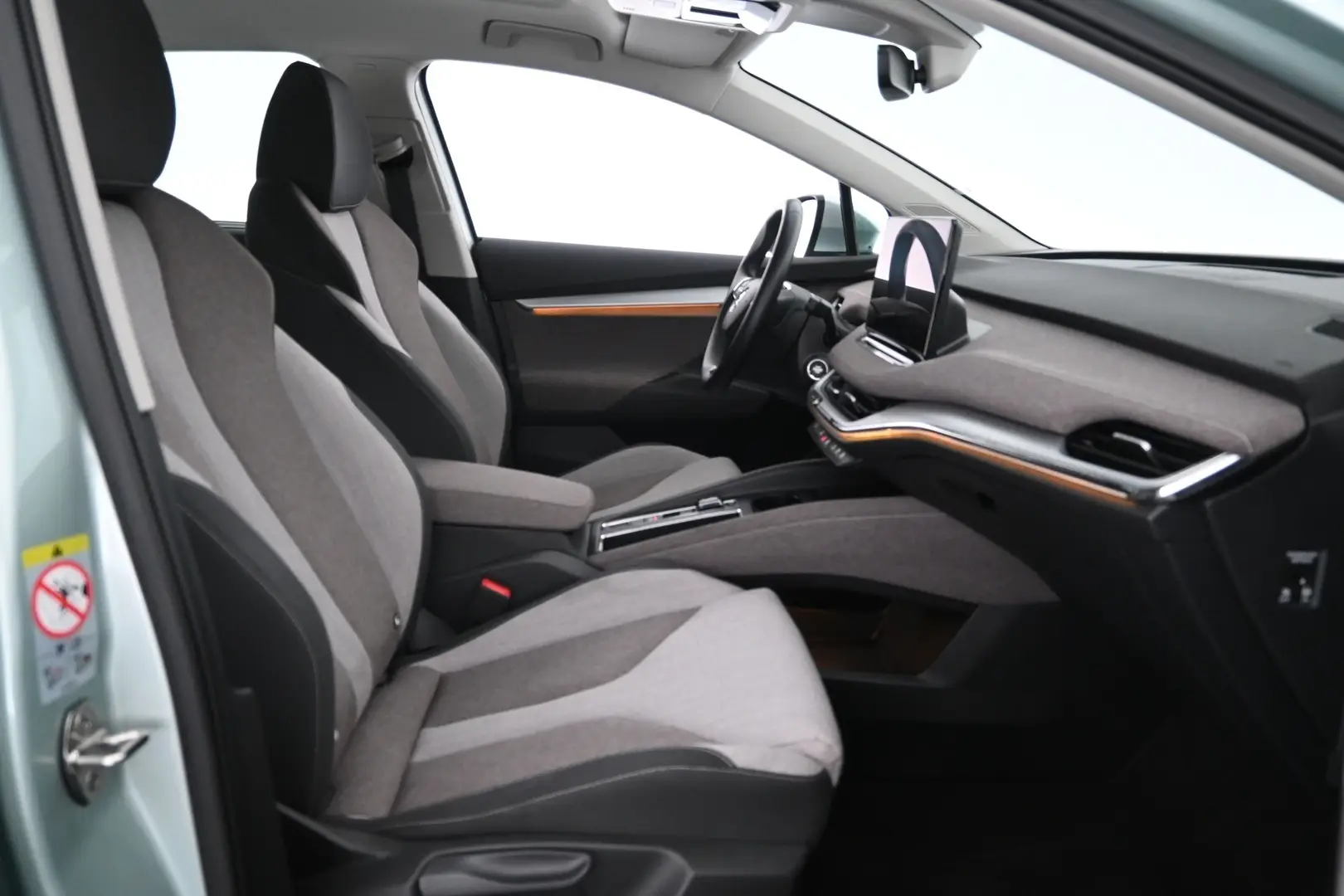 Car Image - 2u9giQqXkxyRvR6RnudEm8