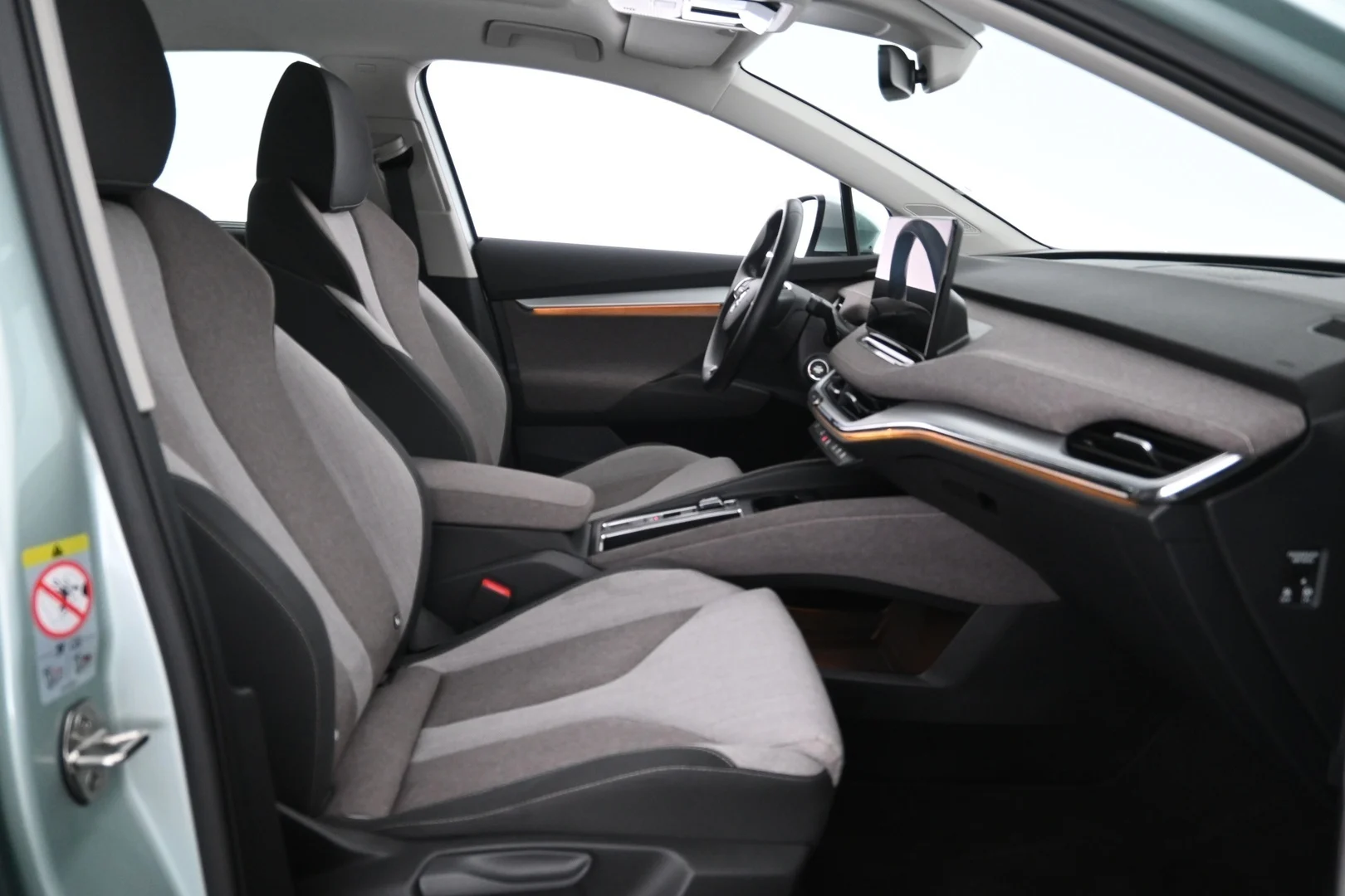 Car Image - 2u9giQqXkxyRvR6RnudEm8